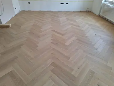 Parket u riblju kost, svijetli hrast