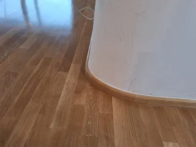 Parket uz zaobljeni zid, precizno rezanje